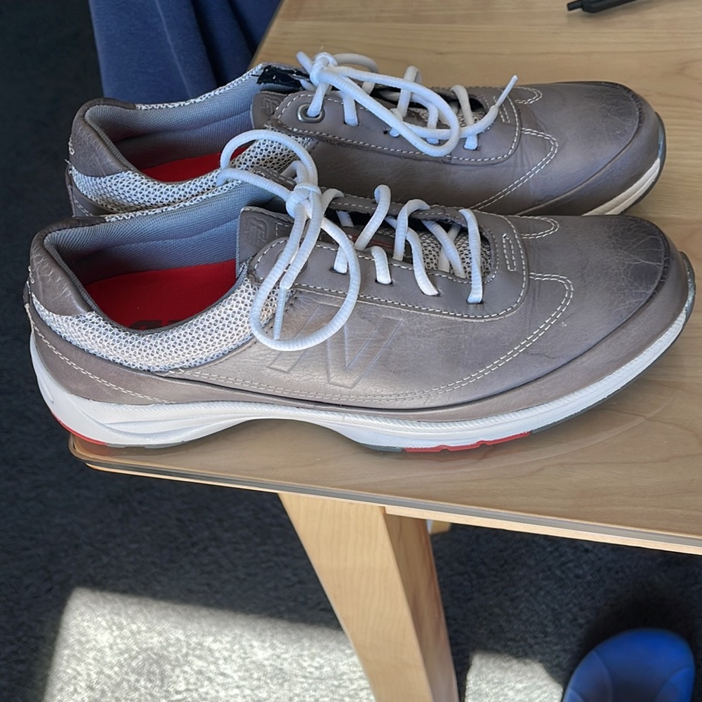 New Balance Limited Edition Gray leather Women’s 9 EUC cross trainers